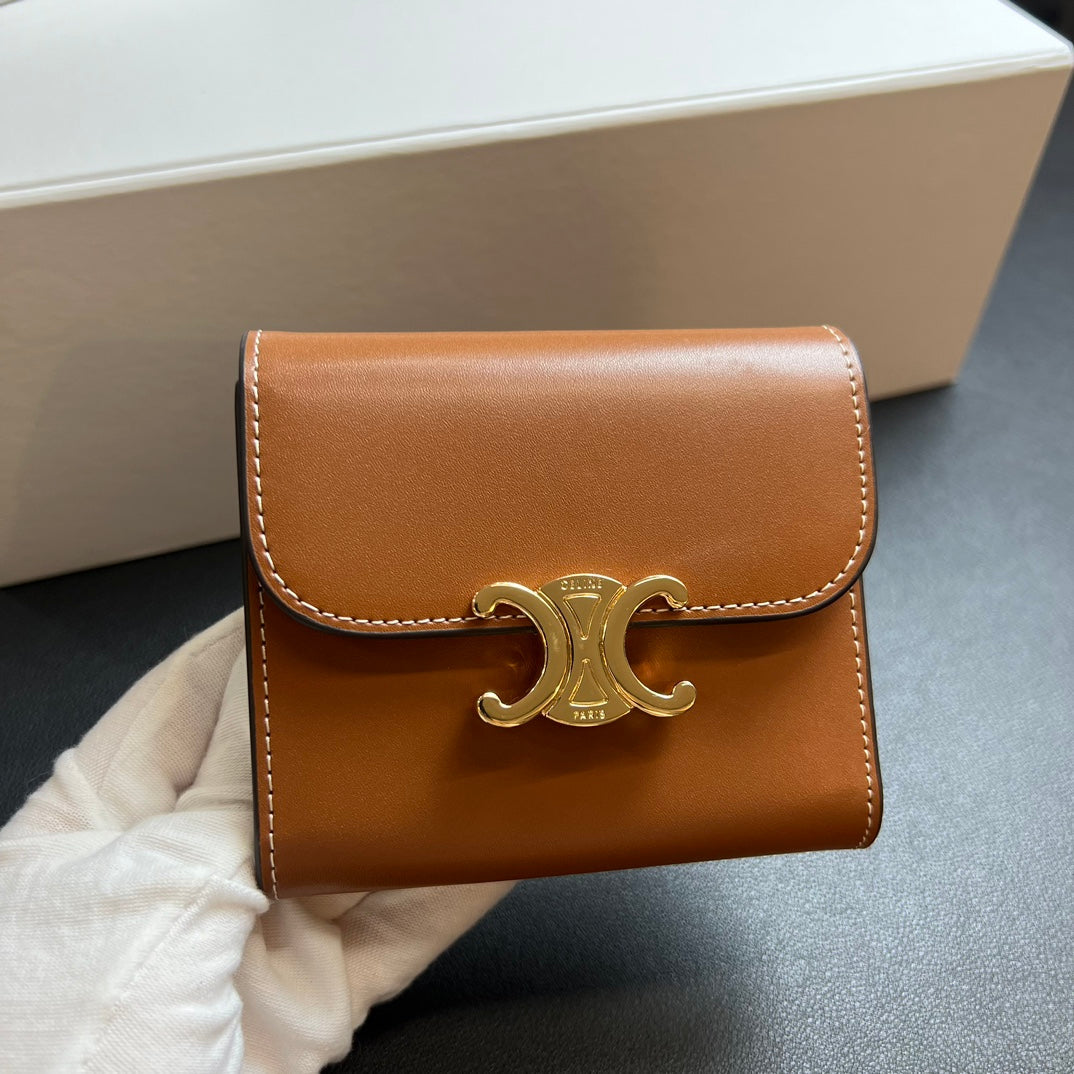 【セリーヌ】大人気スモール フラップ トリオンフ 三折り財布